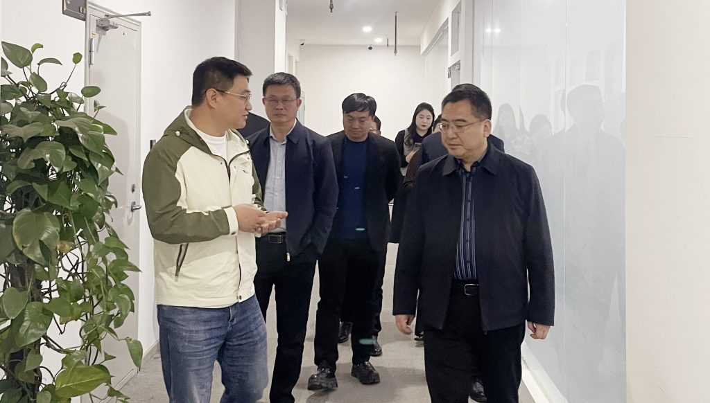 淘丁快讯！大余县县委副书记、县长曾志平率队莅临淘丁集团参观交流插图1