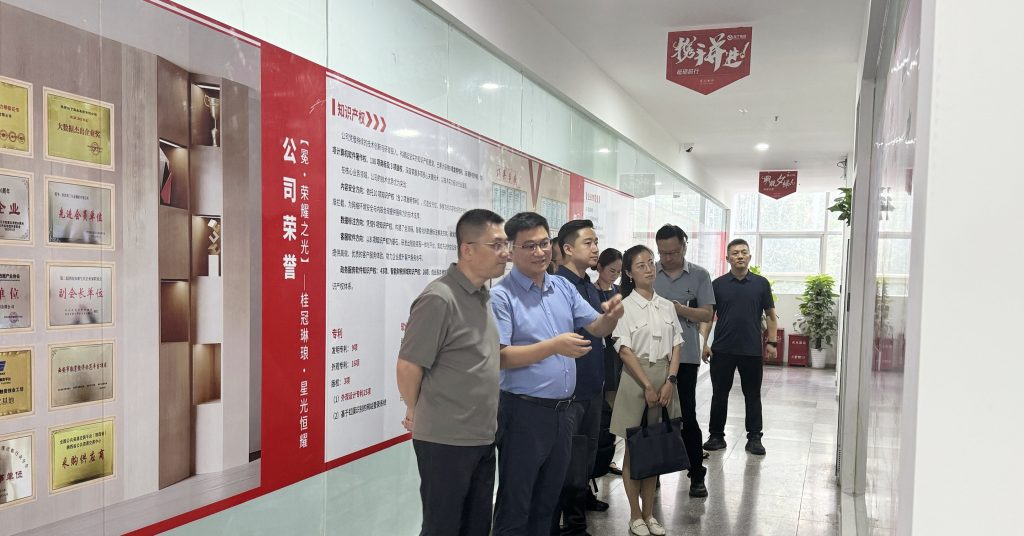 淘丁快讯 | 西安市数据局副局长郭锐一行莅临淘丁集团参观调研插图