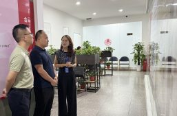淘丁快讯 | 重庆市永川区大数据发展局副局长黄冰冰一行莅临淘丁集团参观交流缩略图