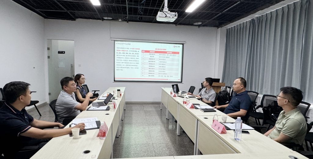 淘丁快讯 | 重庆市永川区大数据发展局副局长黄冰冰一行莅临淘丁集团参观交流插图1