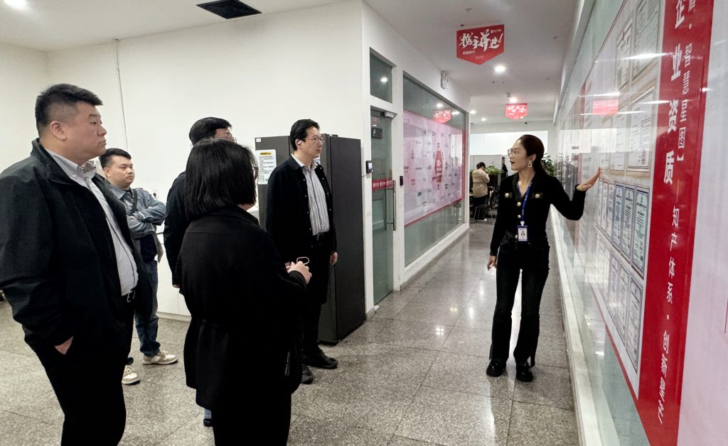 天津市武清区数据局及投促局领导一行莅临淘丁数科参观交流插图 天津市武清区数据局及投促局领导一行莅临淘丁数科参观交流插图