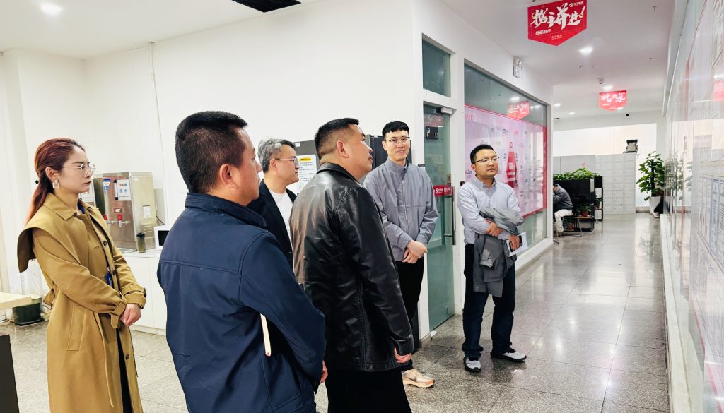 贵阳国家高新区投资促进局副局长杨先泽一行莅临淘丁数科参观交流插图 贵阳国家高新区投资促进局副局长杨先泽一行莅临淘丁数科参观交流插图