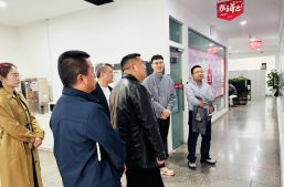 贵阳国家高新区投资促进局副局长杨先泽一行莅临淘丁数科参观交流缩略图