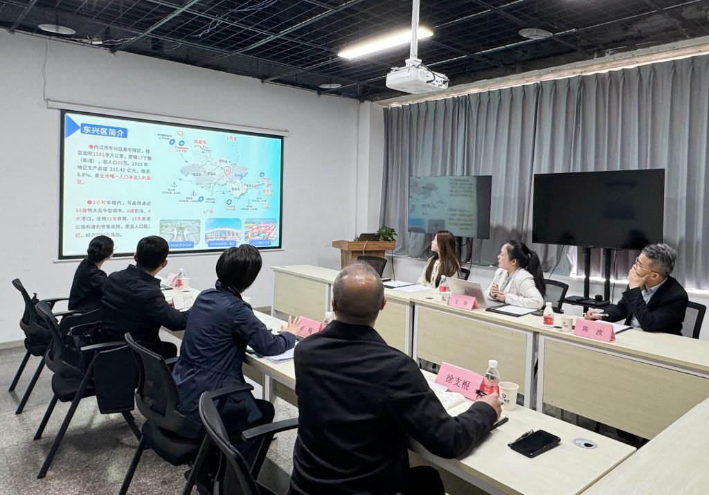 四川省内江市东兴区区委书记余梅一行莅临淘丁数科参观交流插图1 四川省内江市东兴区区委书记余梅一行莅临淘丁数科参观交流插图1