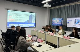 西安市数据局数字科技和基础设施处处长马铁兵一行莅临淘丁数科参观调研缩略图