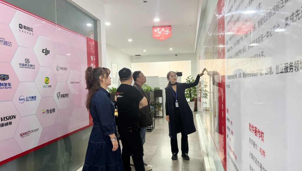 深化产教融合,共育数智人才|西安欧亚学院、西安鹏程教育一行莅临淘丁数科参观交流插图 深化产教融合,共育数智人才|西安欧亚学院、西安鹏程教育一行莅临淘丁数科参观交流插图