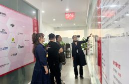 深化产教融合，共育数智人才｜西安欧亚学院、西安鹏程教育一行莅临淘丁数科参观交流缩略图