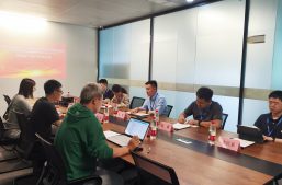 重庆市渝中区大数据应用发展管理局局长张峻一行莅临重庆淘丁数科参观交流缩略图