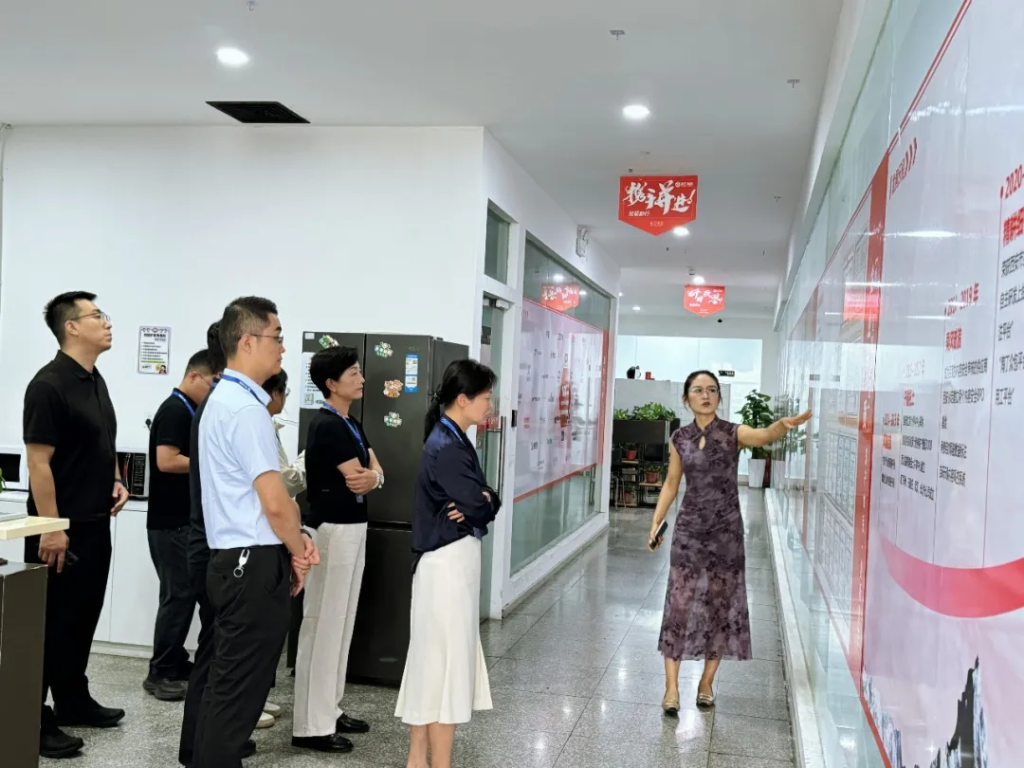 渭南市数据局、产投集团领导一行莅临淘丁数科参观交流插图 渭南市数据局、产投集团领导一行莅临淘丁数科参观交流插图