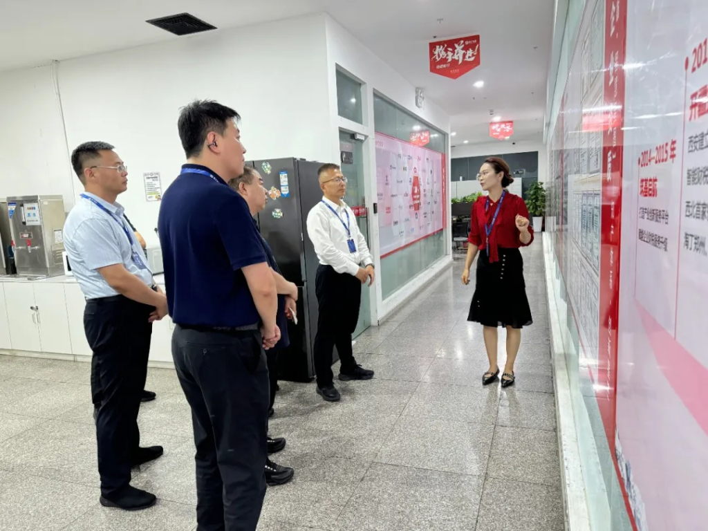 榆林市人民政府副市长姬跃飞一行莅临淘丁数科参观交流插图 榆林市人民政府副市长姬跃飞一行莅临淘丁数科参观交流插图