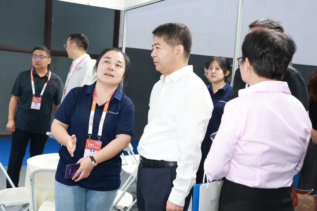 2026数博会 | 陕西省数据和政务服务局局长刘凯莅临淘丁数科展位指导工作插图 2026数博会 | 陕西省数据和政务服务局局长刘凯莅临淘丁数科展位指导工作插图